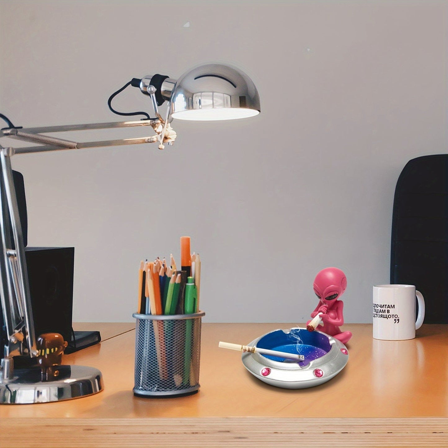 Cute Alien Ashtray – Creative Desktop Decor